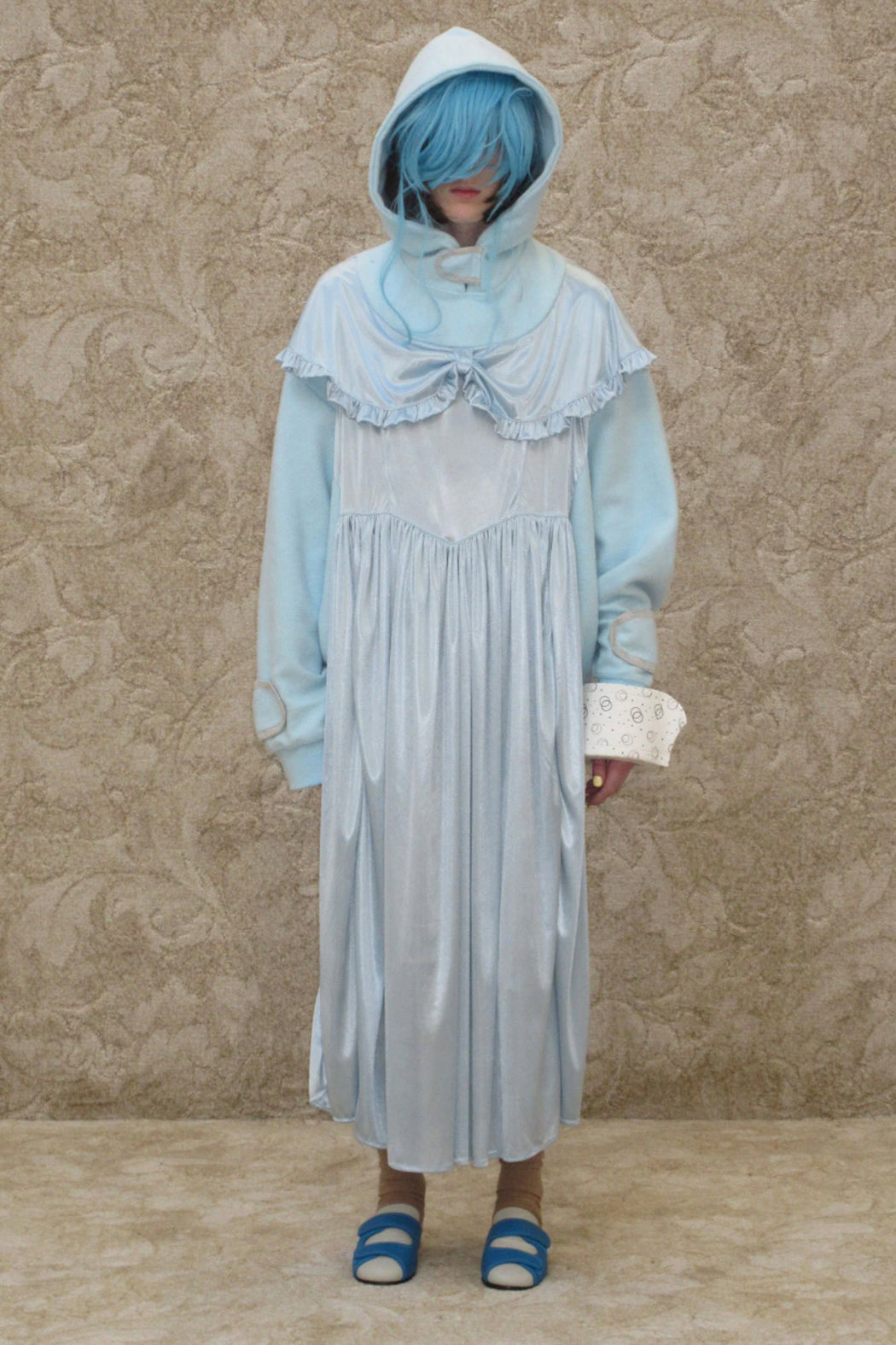 GOWN HOODIE