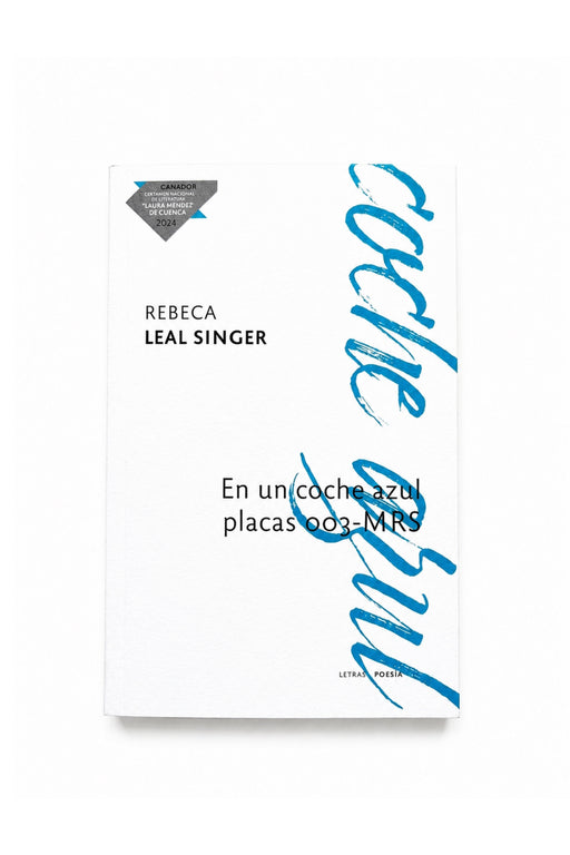En un coche azul placas 003-MRS