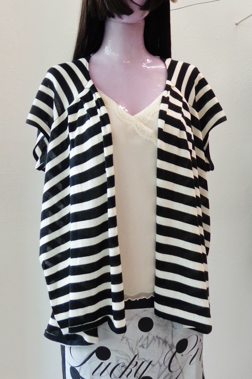 STRIPPED WHITE ¬ BLACK SWEATER