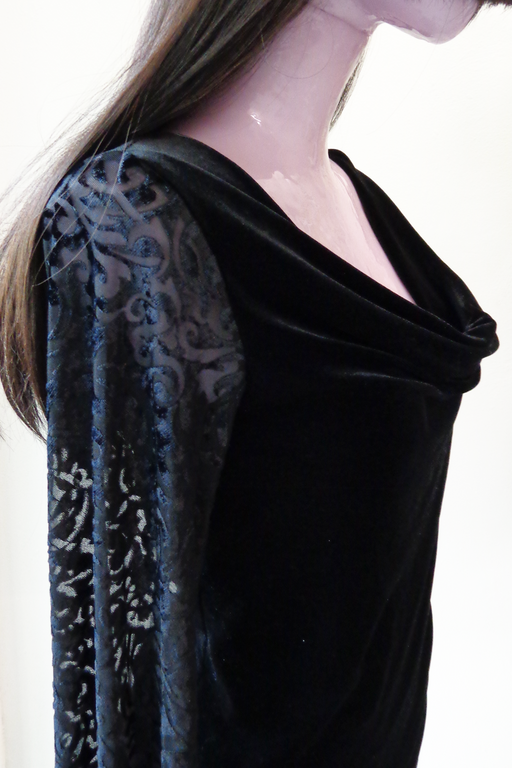 LOB VELVET BLOUSE ORNAMENTAL SLEEVES