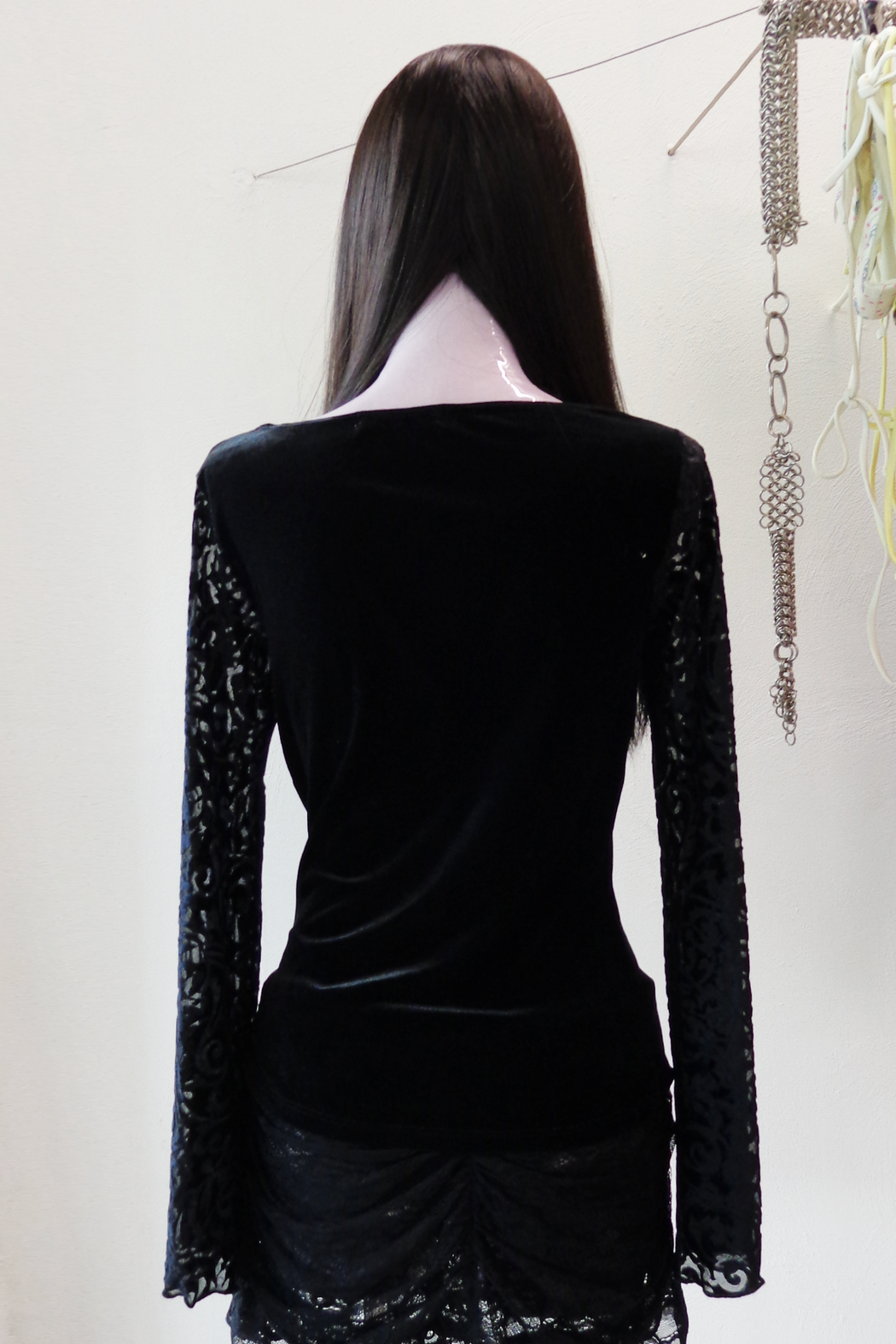 LOB VELVET BLOUSE ORNAMENTAL SLEEVES