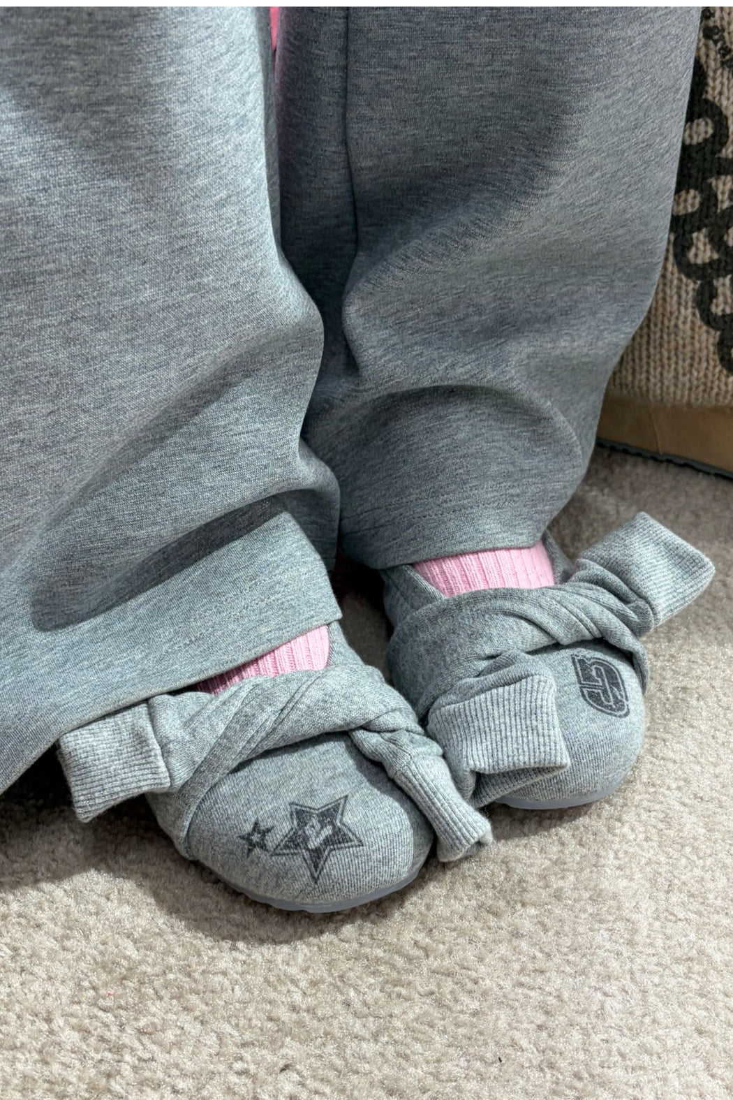 GREY HOODIE KNOT BALLET FLATS