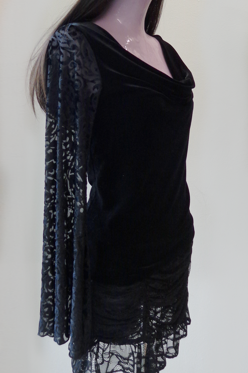 LOB VELVET BLOUSE ORNAMENTAL SLEEVES