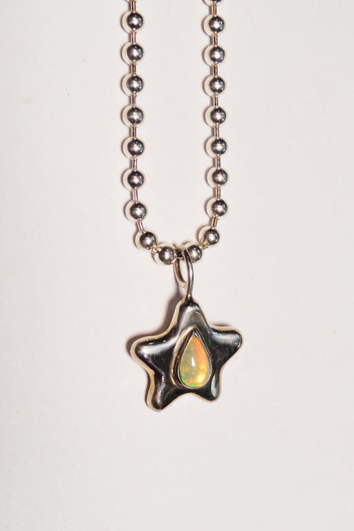 CHEWING GUM STAR NECKLACE
