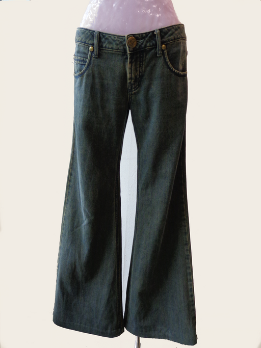FLARED JEANS
