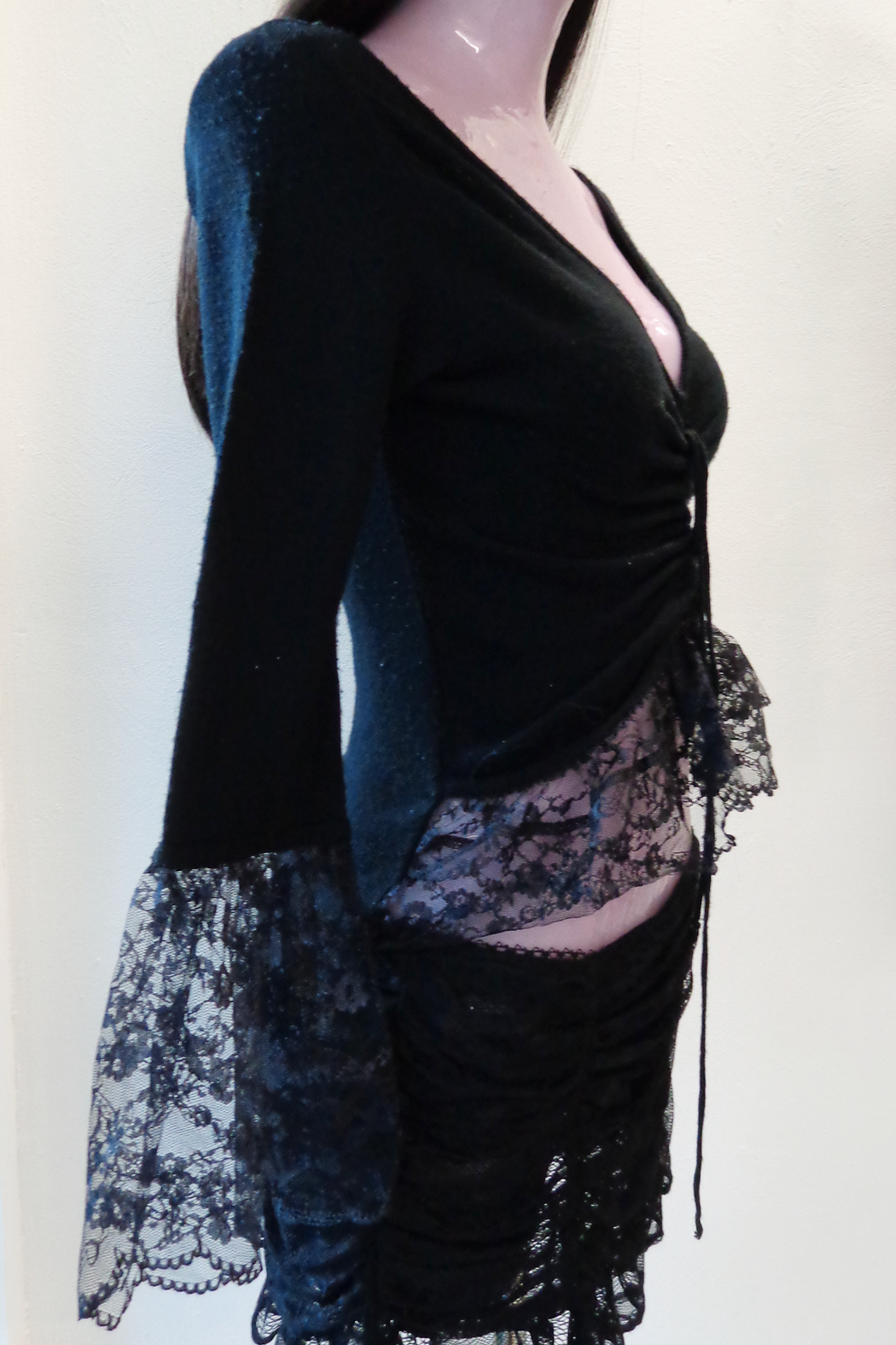 WITCH LACE LONGSLEEVE TOP